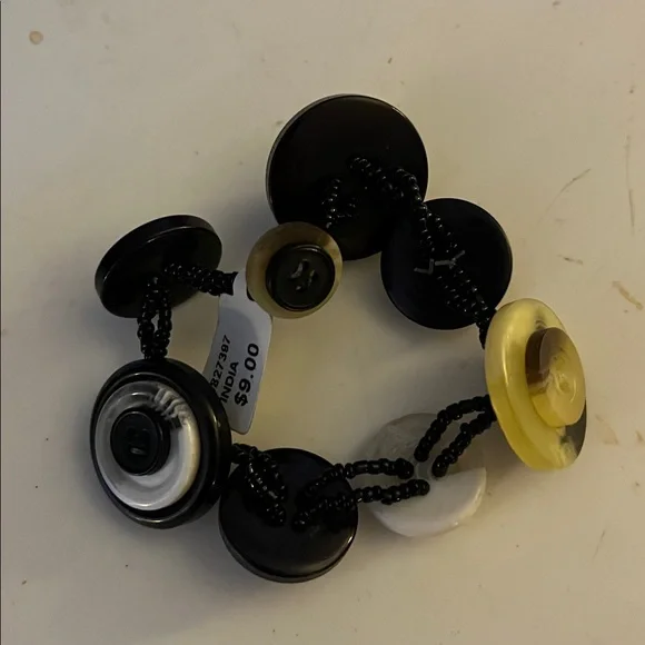 Button Bracelet with Multicolor Design - Picture 2 of 3